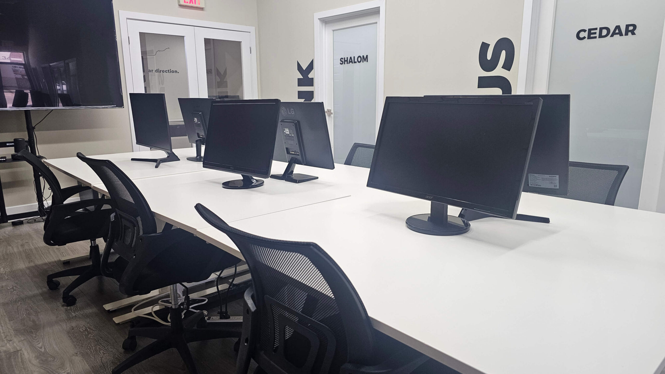 Open Desk Spaces detail